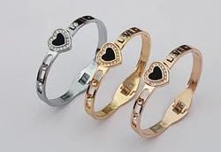 Rose Gold Heart Charm Bracelet, Love Design with Black Enamel, 18cm, stylish