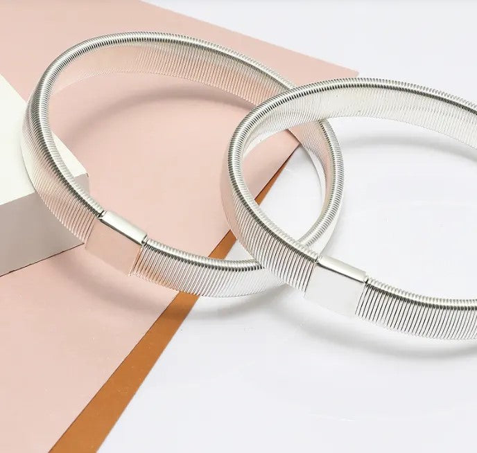 Elastic Silver Stretch Bracelet, Ribbed Design, Anti-Slip Shirt Sleeve Metal Armbands Stretch Elastic Armbands Bracelet Sleeve Holders for Men and Women 1 pcs