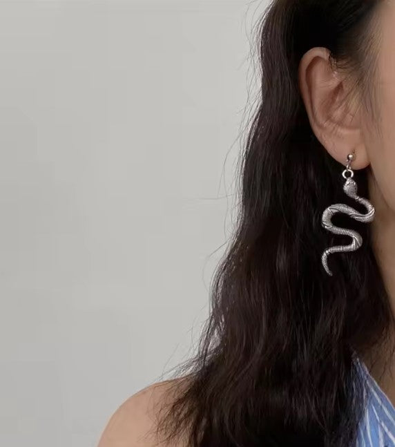 New Punk Snake Design Statement Earrings Jewellery Golden Retro Long Reptile Animal Snake Pendant Earrings for Women