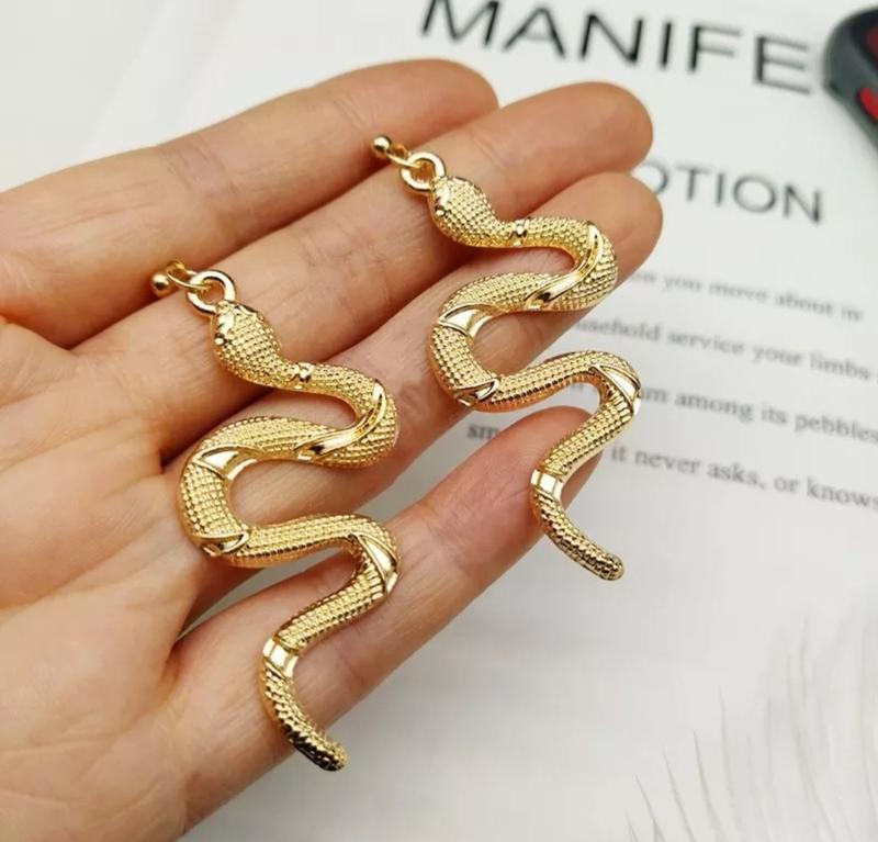 Snake Design Gold-Toned Drop Earrings Trendy Gold Metal Snake Earrings for Women Alloy Party Jewellery Earrings