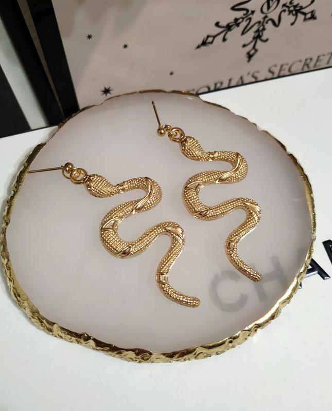 Snake Design Gold-Toned Drop Earrings Trendy Gold Metal Snake Earrings for Women Alloy Party Jewellery Earrings