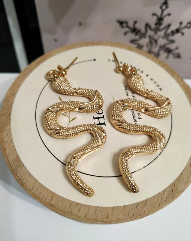 Snake Design Gold-Toned Drop Earrings Trendy Gold Metal Snake Earrings for Women Alloy Party Jewellery Earrings