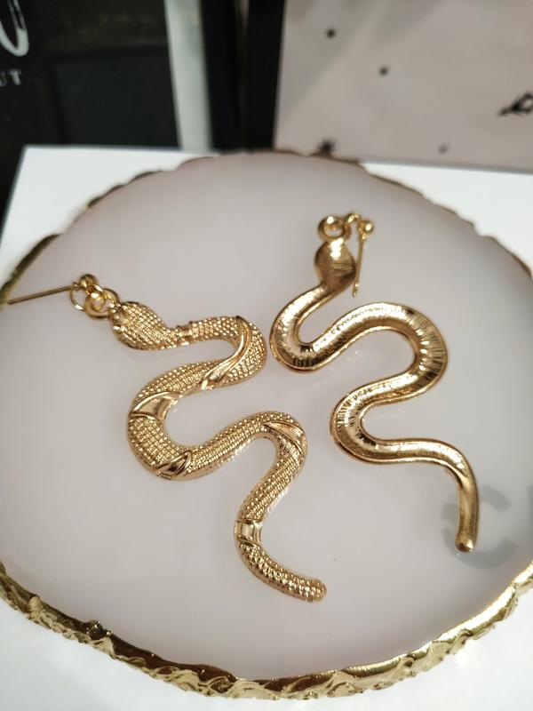 Snake Design Gold-Toned Drop Earrings Trendy Gold Metal Snake Earrings for Women Alloy Party Jewellery Earrings